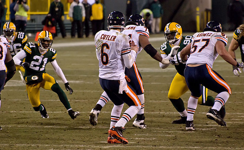 Jay Cutler dropping back to pass