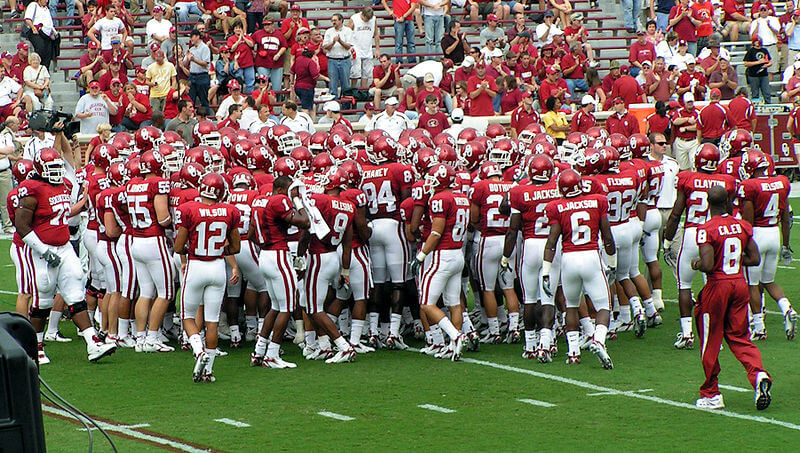 Oklahoma football team gathers pre-game