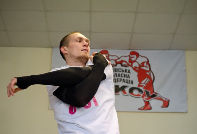 Usyk stretches and warms up