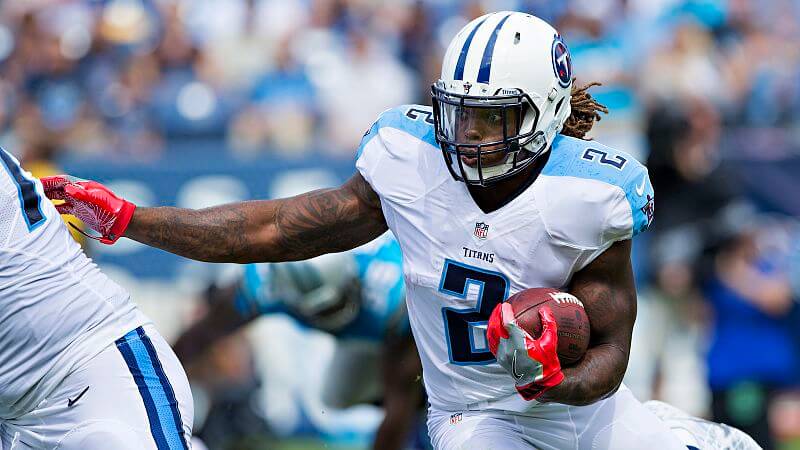 Titans RB Derrick Henry carrying the ball