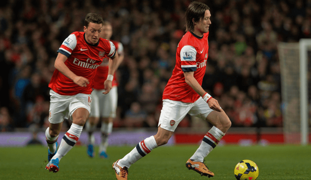 Arsenal move the ball forward.