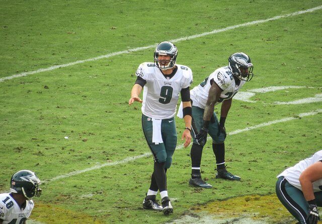 Eagles QB Nick Foles makes a pre-snap adjustment