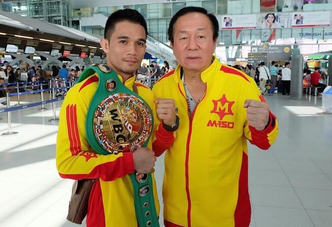 Srisaket Sor Rungvisai with his coach