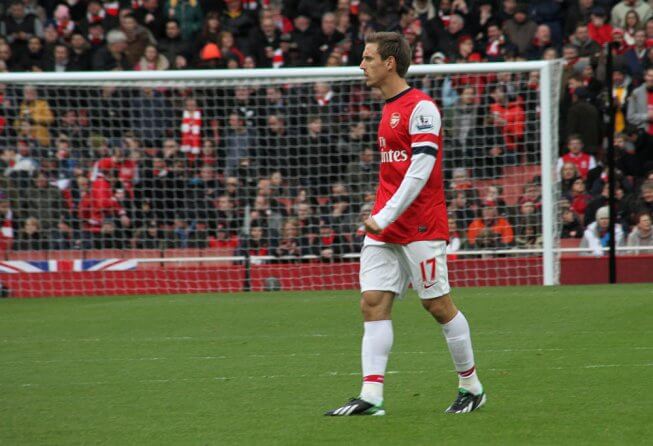 Nacho Monreal in front of goal.