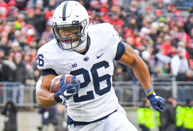 Saquon Barkley running the ball for Penn State