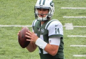 Jets QB Sam Darnold in the pocket.