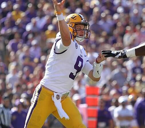 LSU quarterback Joe Burrow throwing a pass