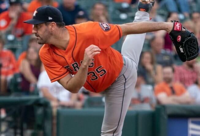 Justin Verlander pitching for the Astros