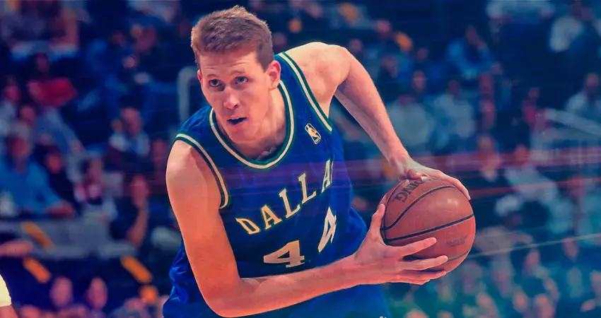 Shawn Bradley during a NBA Match with Dallas Team