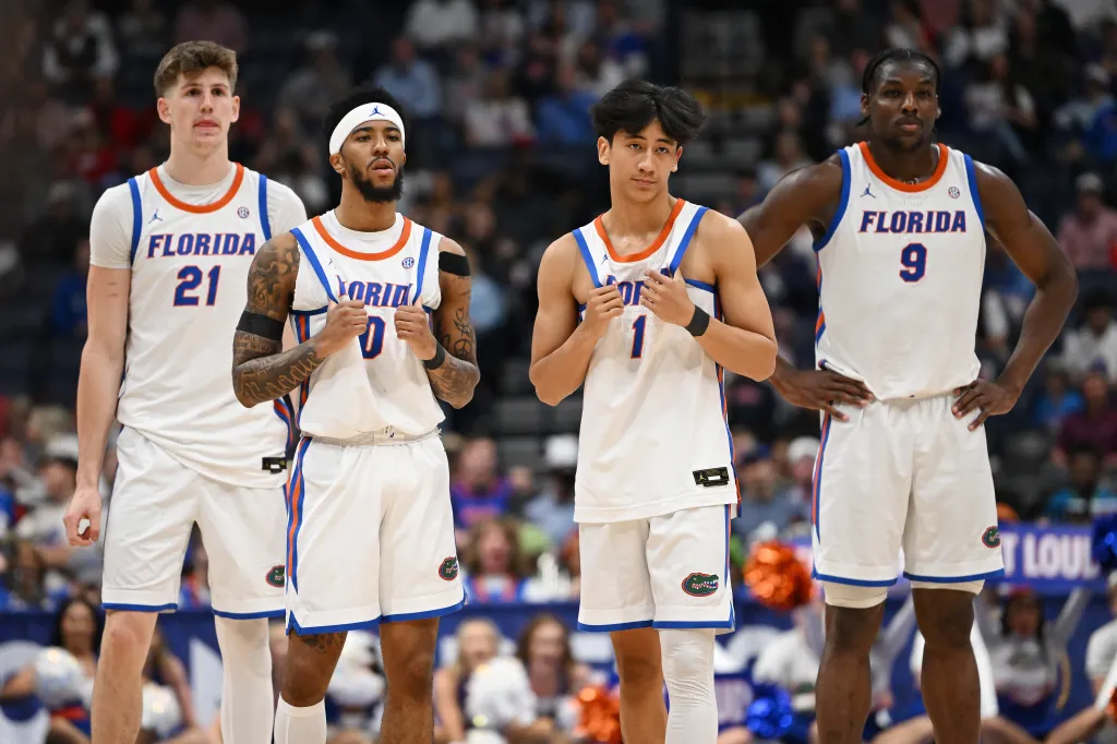 Gators playing